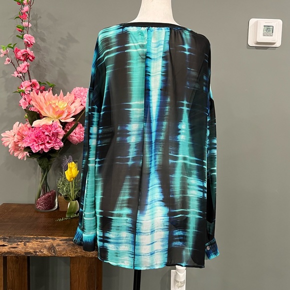 Two by Vince Camuto Top - Picture 5 of 11